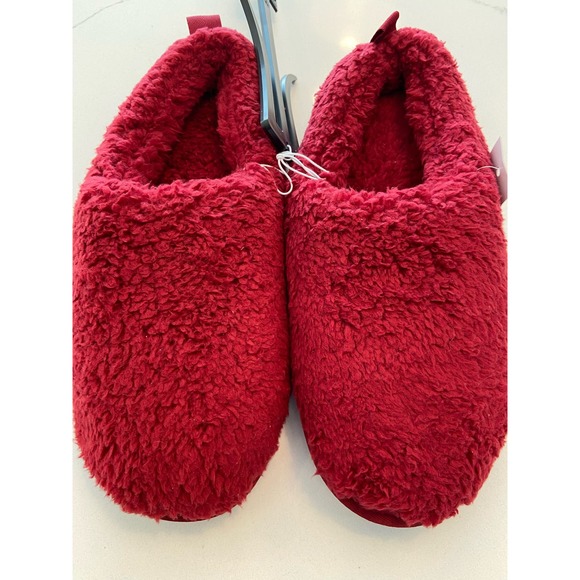 "Sonoma Red Fuzzy Slippers - Comfort Cushion, Size Medium (7-8)" - Picture 5 of 6